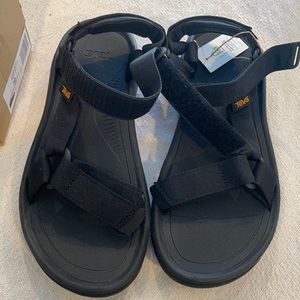 Women size 10 teva hurricane